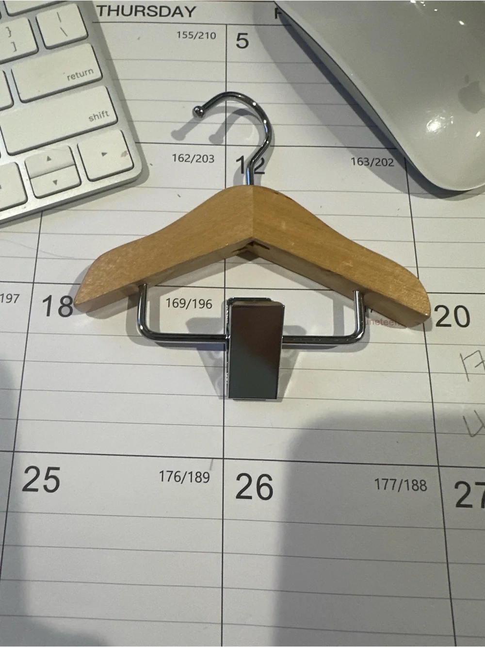 NEW - 8 Wood Mahjong Mat Hangers with Silver Clips